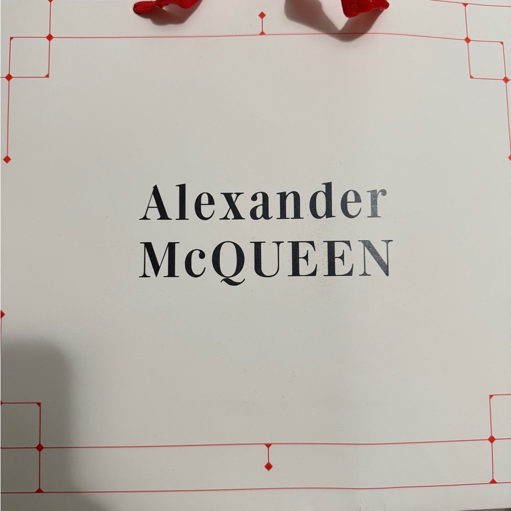 Graffiti Alexander McQueens size 44